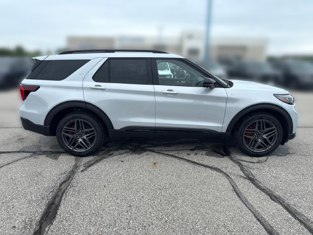 New 2026 Ford Explorer ST-Line w/ ST-Line Street Pack AWD/4WD image 4