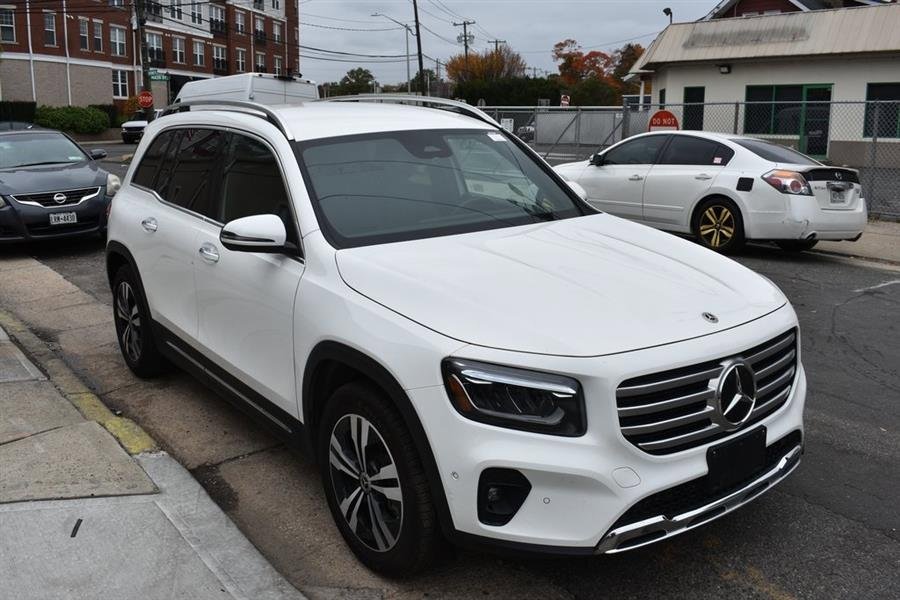 Used 2025 Mercedes-Benz GLB 250 4MATIC image 4