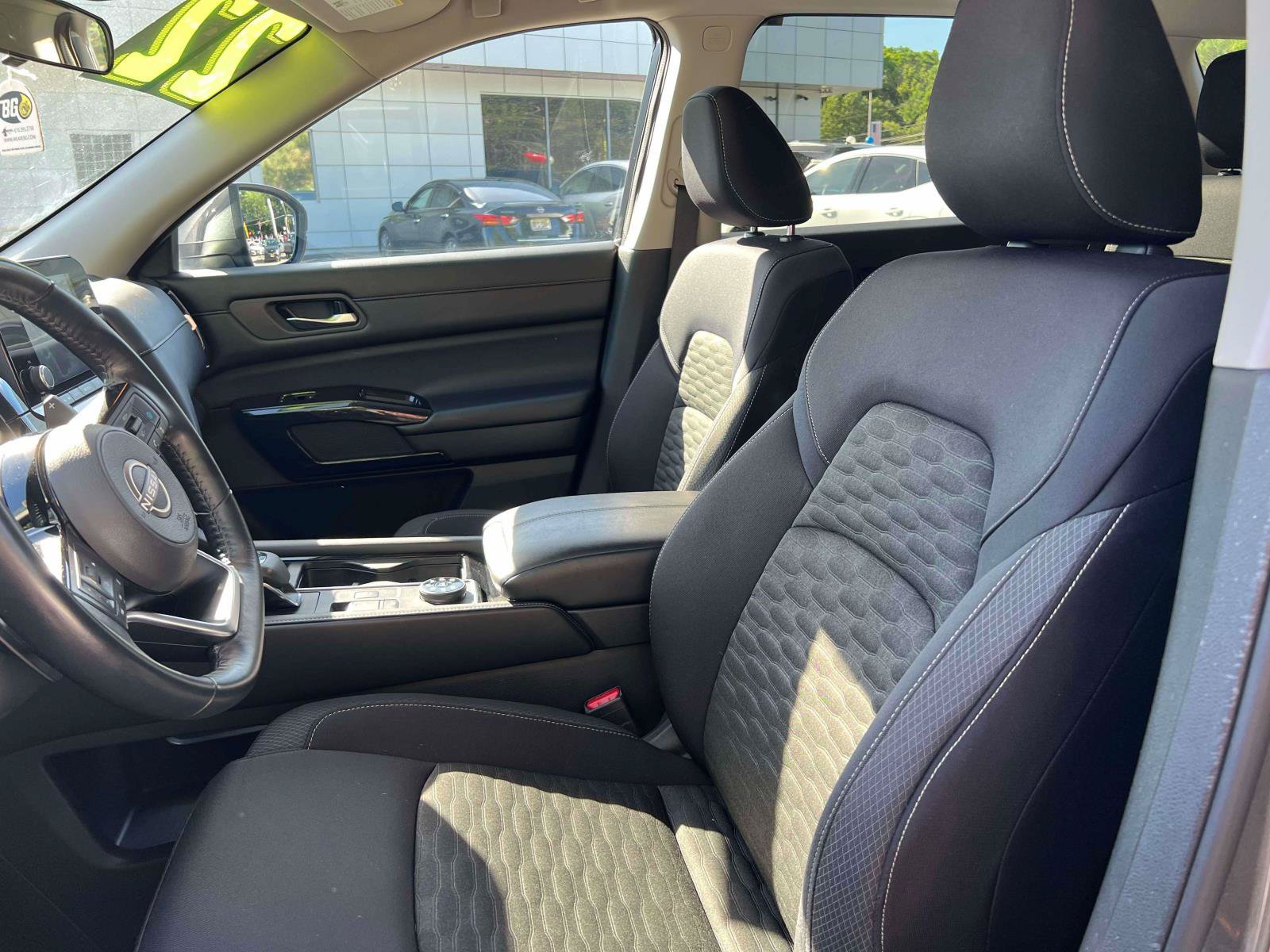 Used 2022 Nissan Pathfinder SV w/ SV Premium Package AWD/4WD image 23