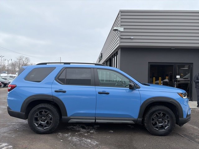 Used 2023 Honda Pilot TrailSport image 2