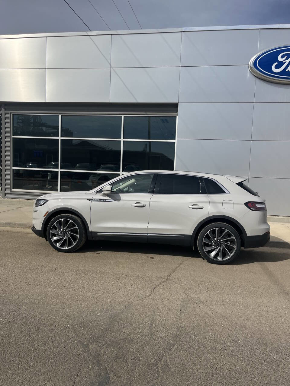 Used 2022 Lincoln Nautilus Reserve w/ Equipment Group 202A image 15