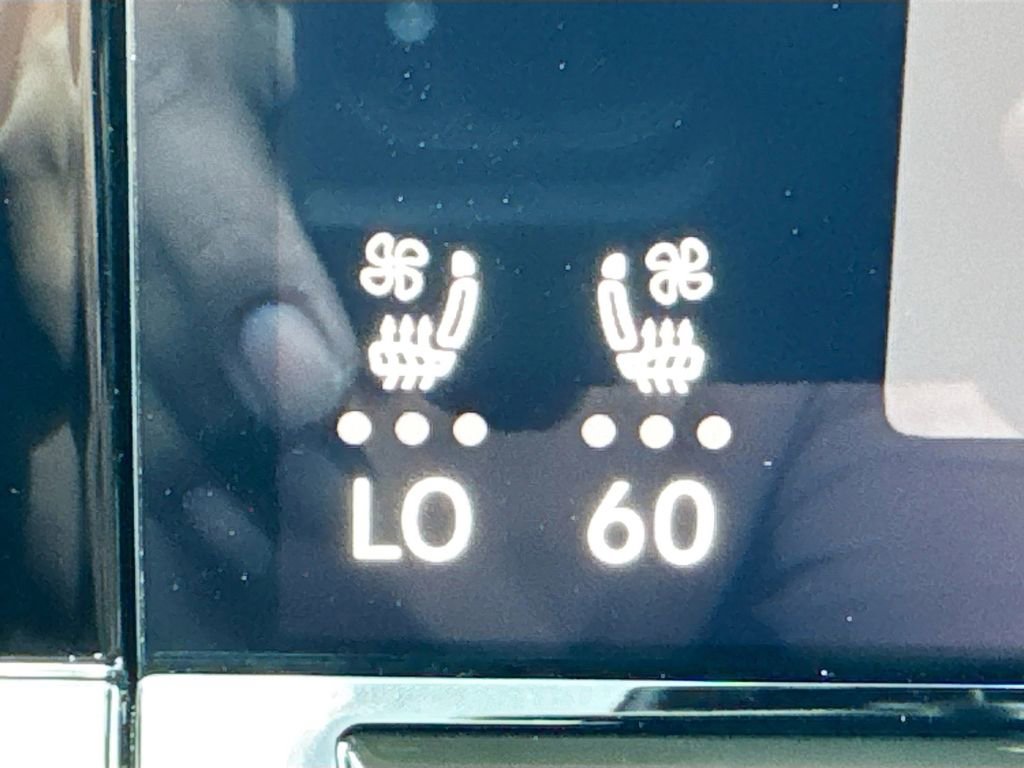 Used 2024 Volkswagen Atlas Cross Sport SE image 24