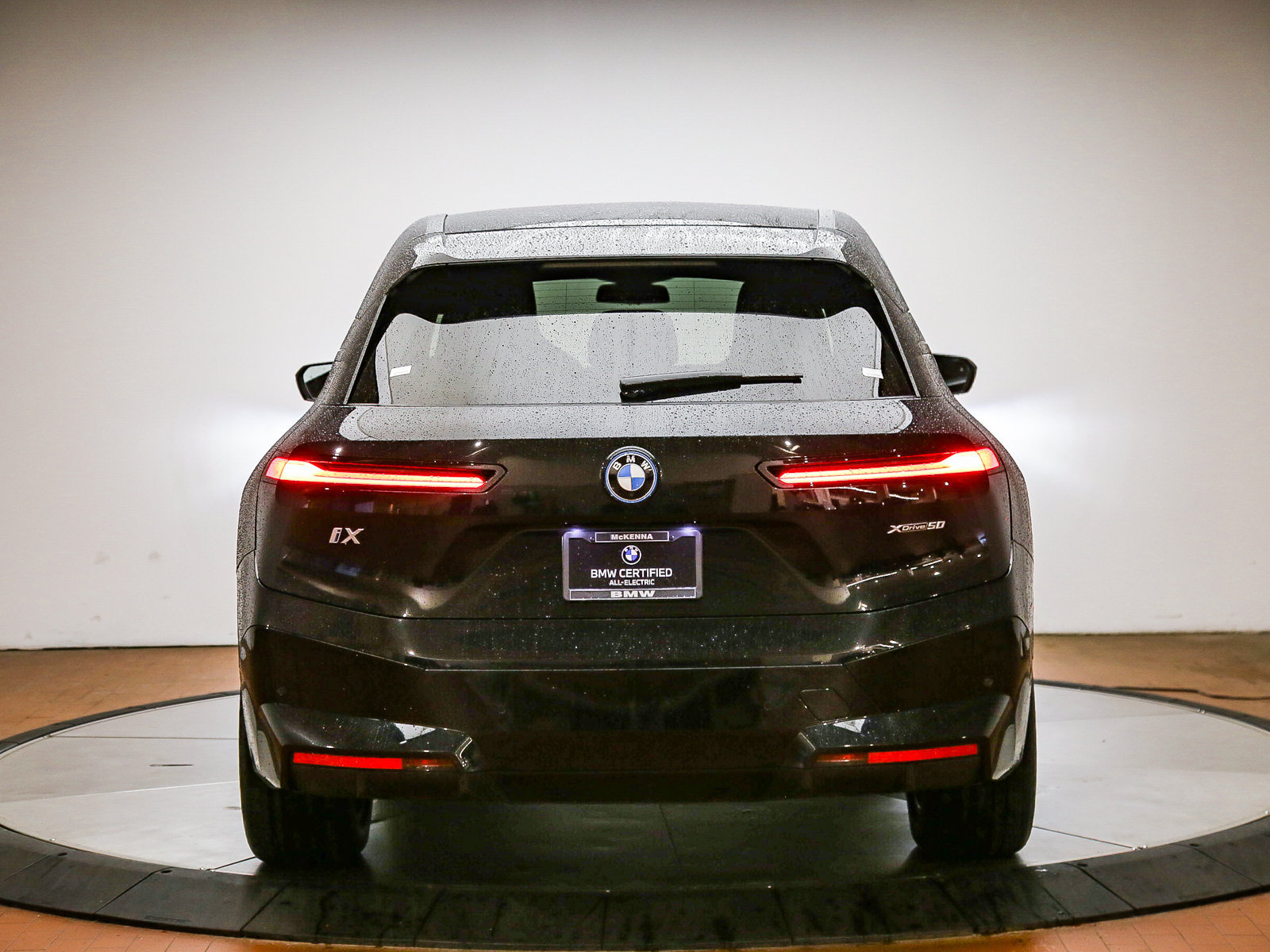 Used 2023 BMW iX xDrive50 w/ Premium Package AWD/4WD image 6