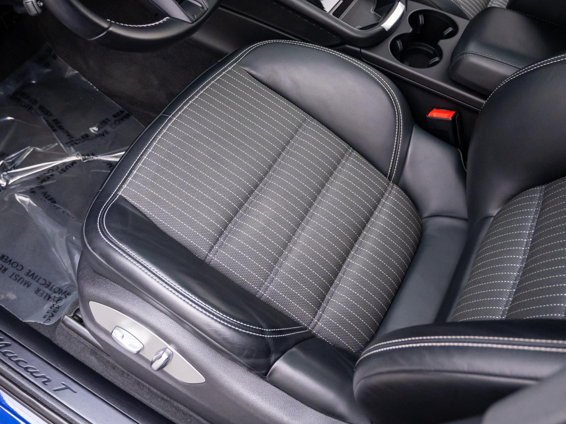 Certified 2024 Porsche Macan Turbo AWD/4WD image 15