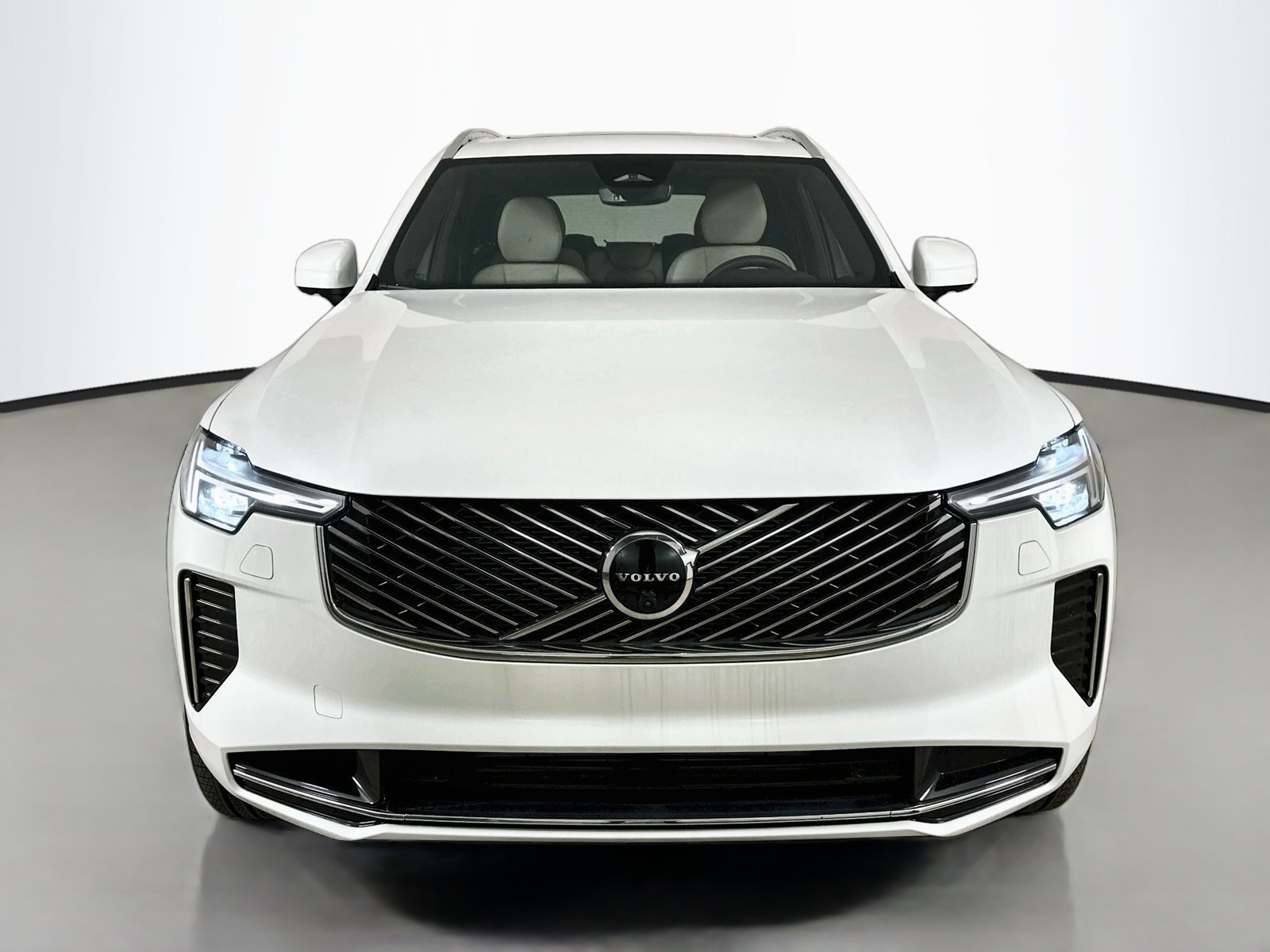 New 2026 Volvo XC90 T8 Plus w/ Protection Package AWD/4WD image 2