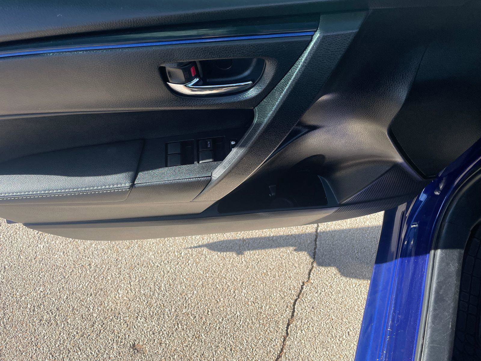 Used 2019 Toyota Corolla XSE image 10