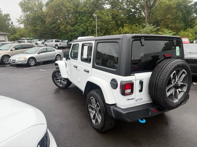 Used 2024 Jeep Wrangler Unlimited w/ Convenience Group AWD/4WD image 10