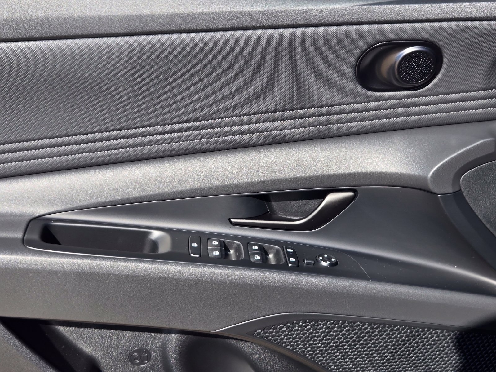 New 2026 Hyundai Elantra SEL Sport FWD image 19