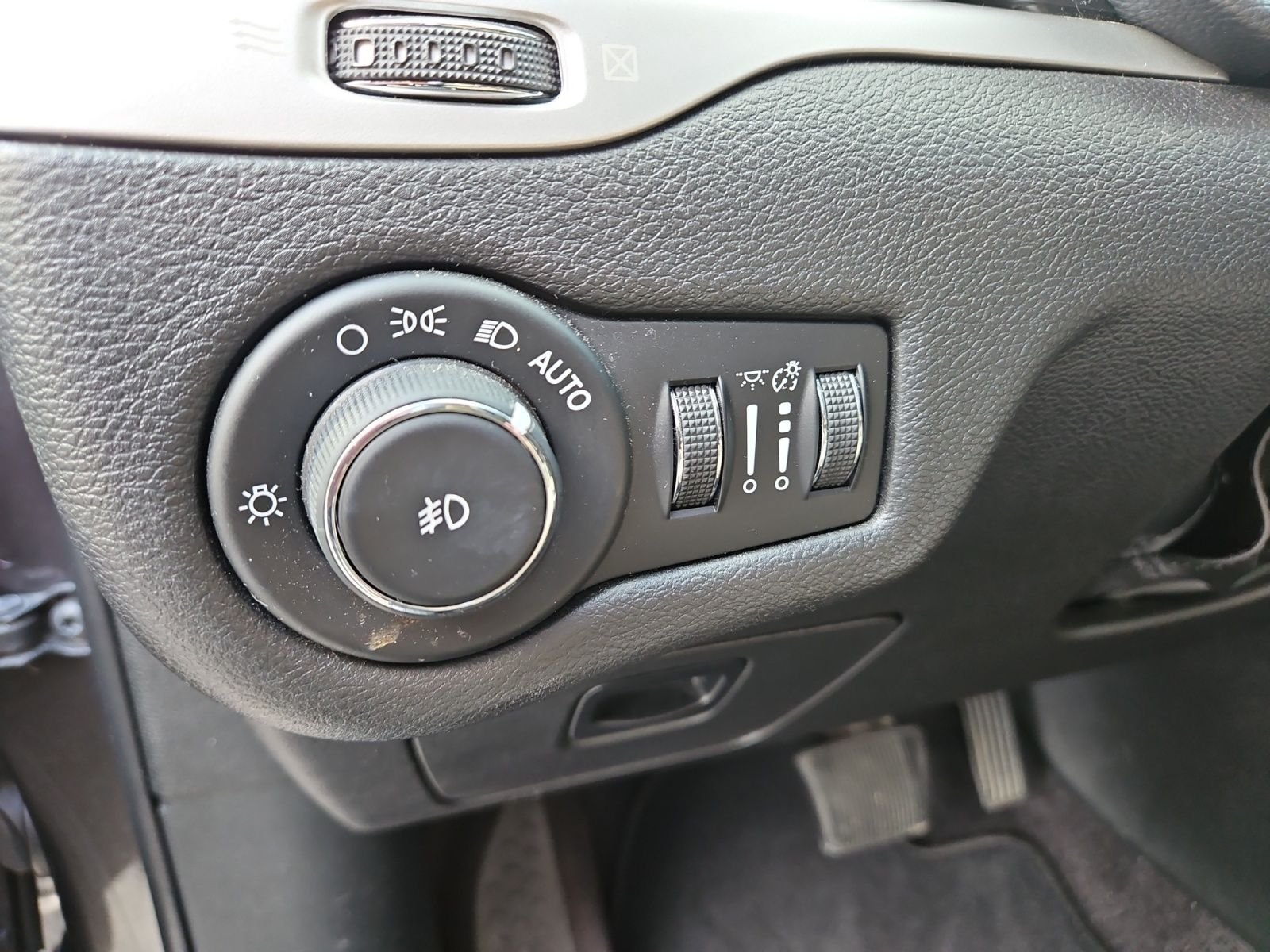 Used 2017 Jeep Cherokee Limited AWD/4WD image 22