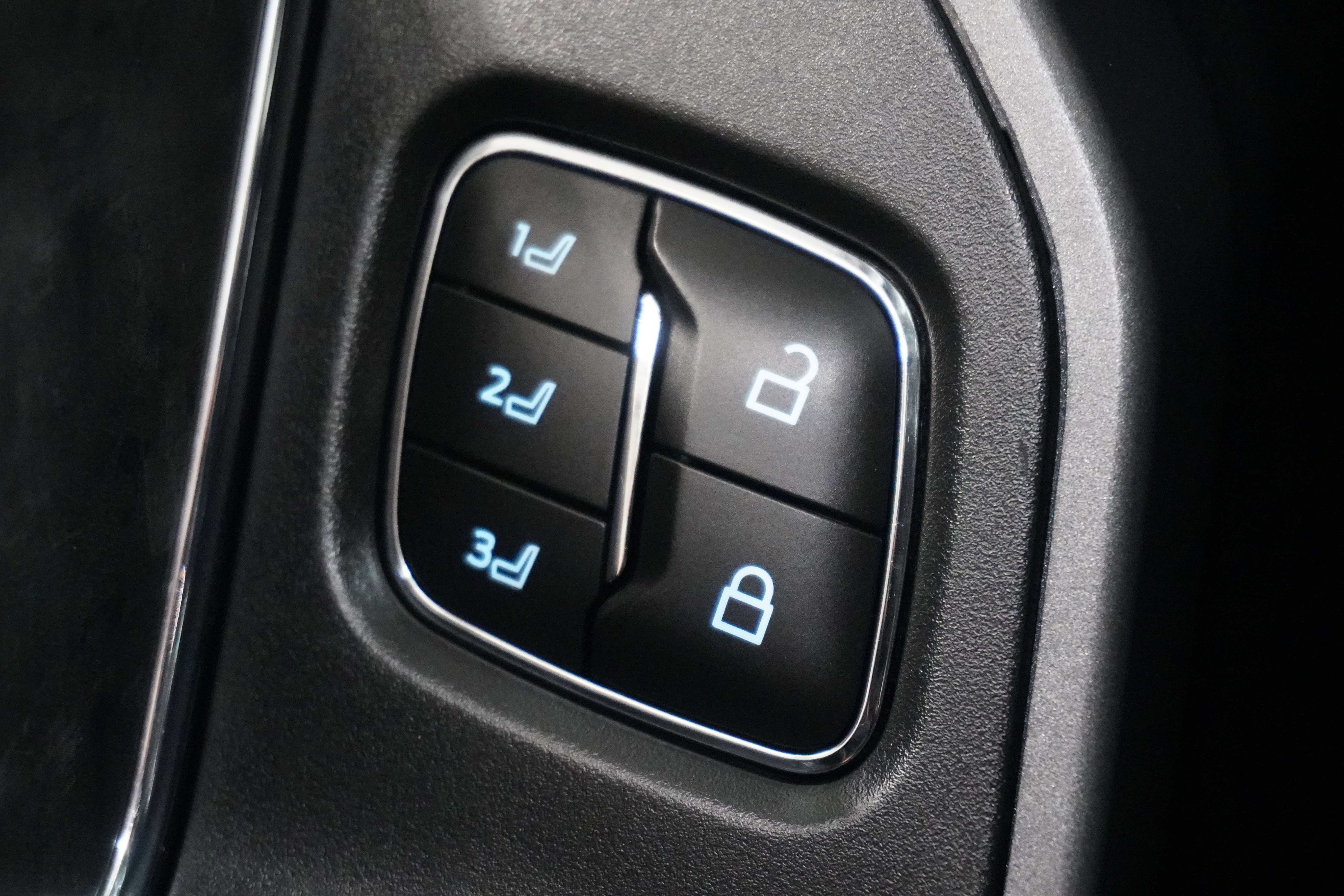 Used 2023 Ford F350 Lariat w/ Chrome Package image 19