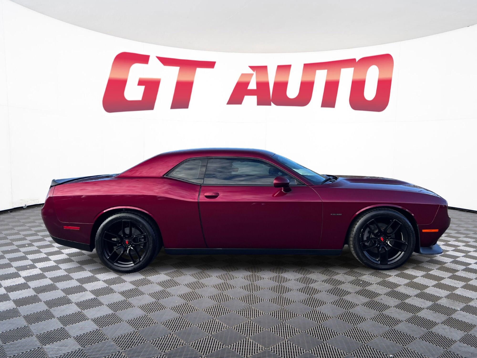 Used 2019 Dodge Challenger R/T w/ Blacktop Package image 8