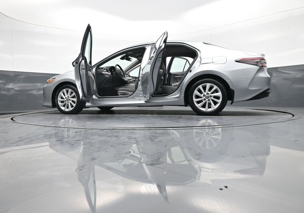 Certified 2021 Toyota Camry LE image 47