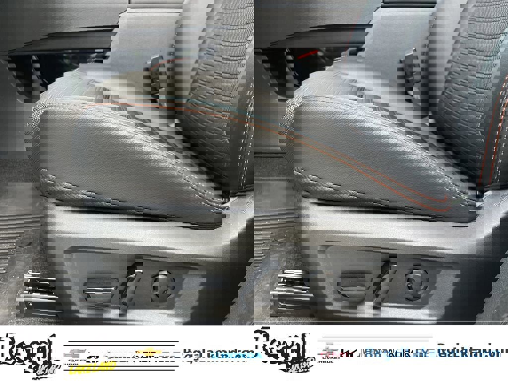 Used 2025 Nissan Rogue SV image 20