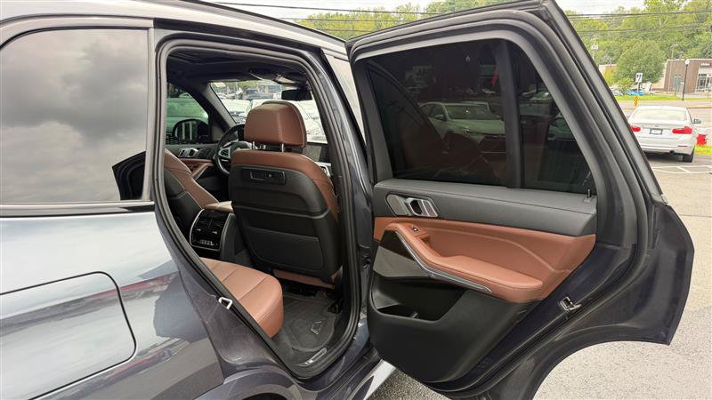 Used 2022 BMW X5 M50i AWD/4WD image 44