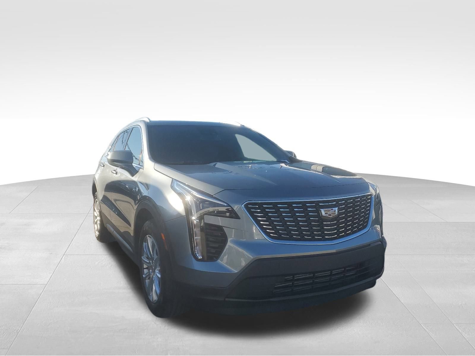 Certified 2023 Cadillac XT4 Luxury w/ Cold Weather Package image 3