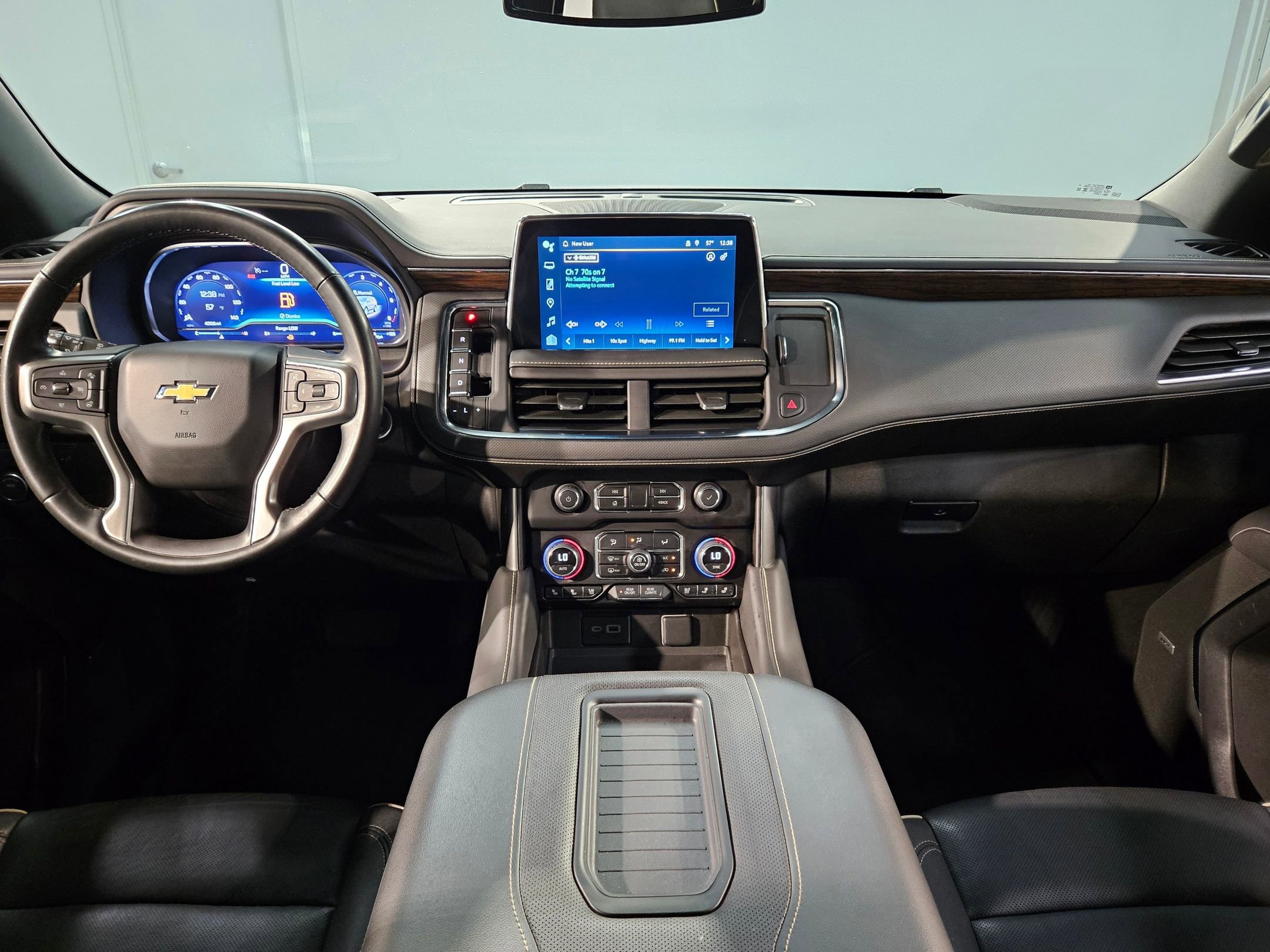 Used 2024 Chevrolet Suburban Premier image 10