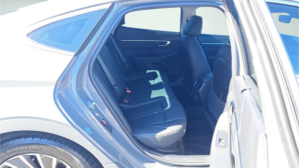 Used 2022 Hyundai Sonata Limited w/ Cargo Package FWD image 14