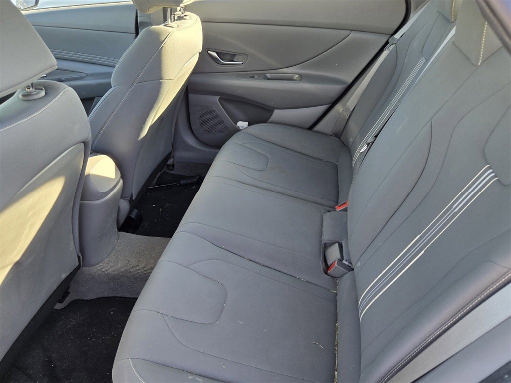 Used 2023 Hyundai Elantra SEL w/ Convenience Package image 10