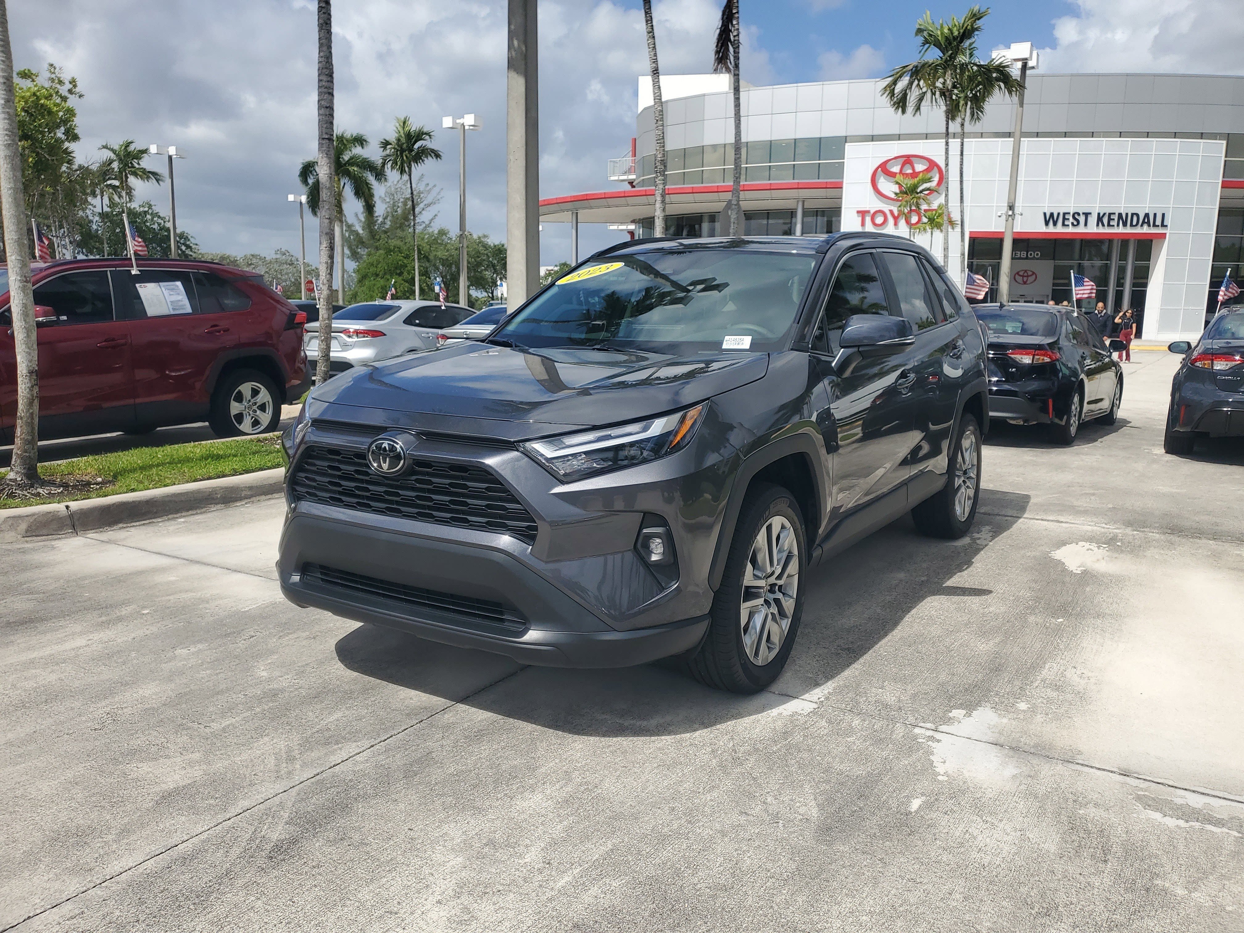 Used 2023 Toyota RAV4 XLE Premium FWD image 7