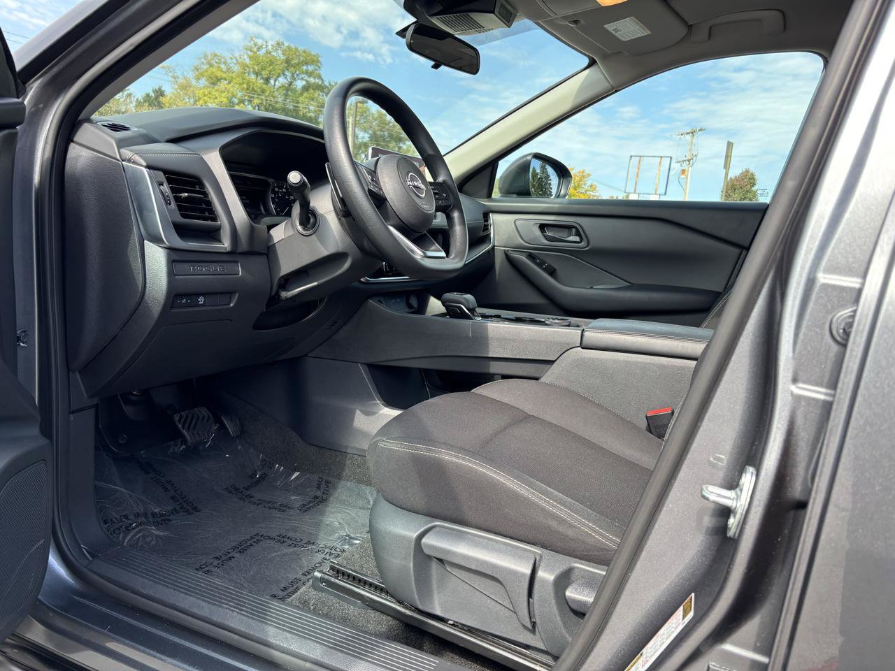 Used 2024 Nissan Rogue S AWD/4WD image 16