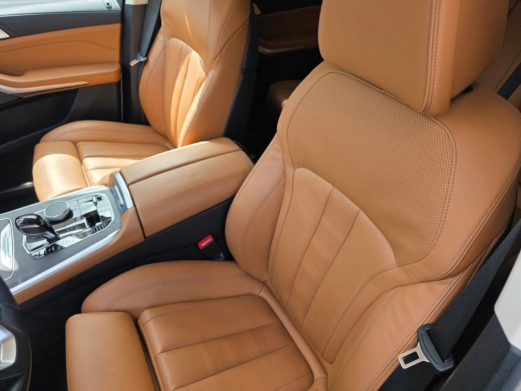 Used 2022 BMW X7 xDrive40i w/ Premium Package AWD/4WD image 11