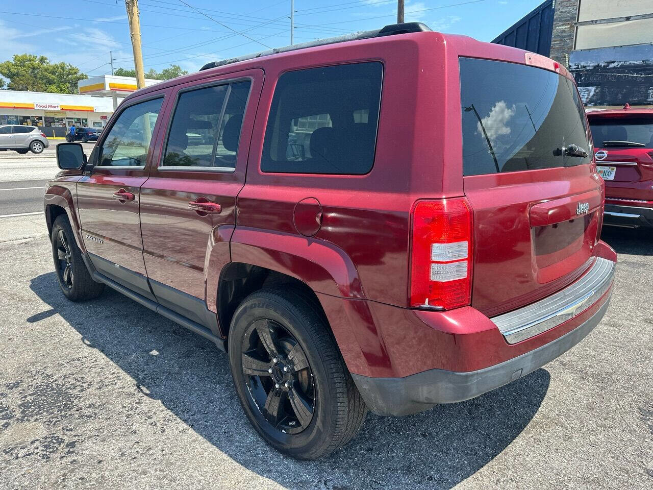 Used 2012 Jeep Patriot Latitude w/ Altitude Pkg image 5