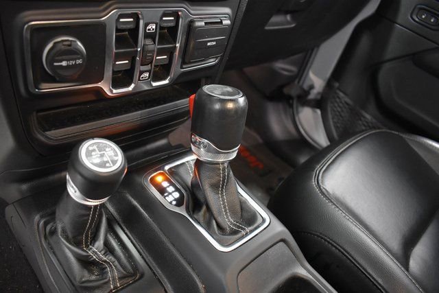 Used 2022 Jeep Wrangler Unlimited Sahara w/ Cold Weather Group image 19