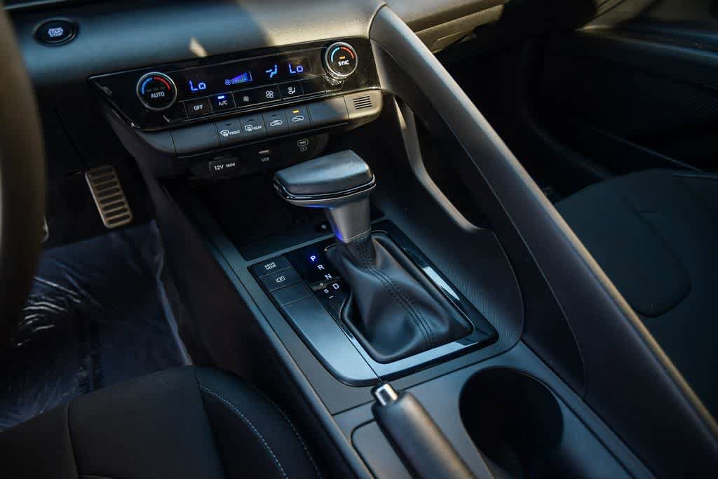 Used 2025 Hyundai Elantra Sport FWD image 19