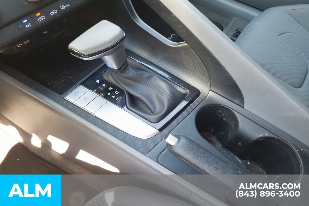 Certified 2025 Hyundai Elantra SE FWD image 9