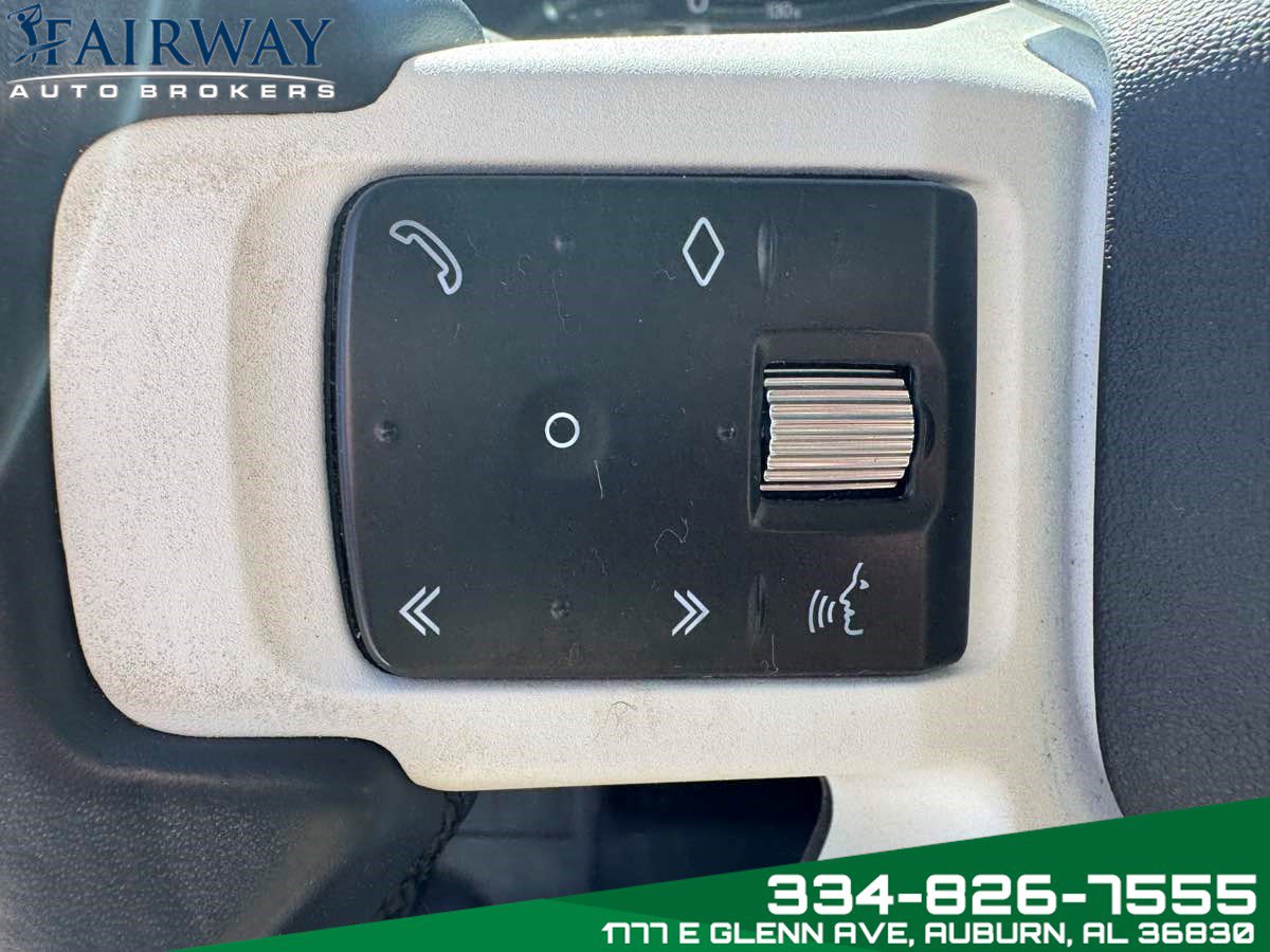 Used 2023 Land Rover Defender 110 SE image 19