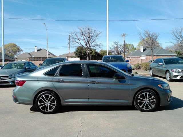 Used 2023 Volkswagen Jetta Sport image 5