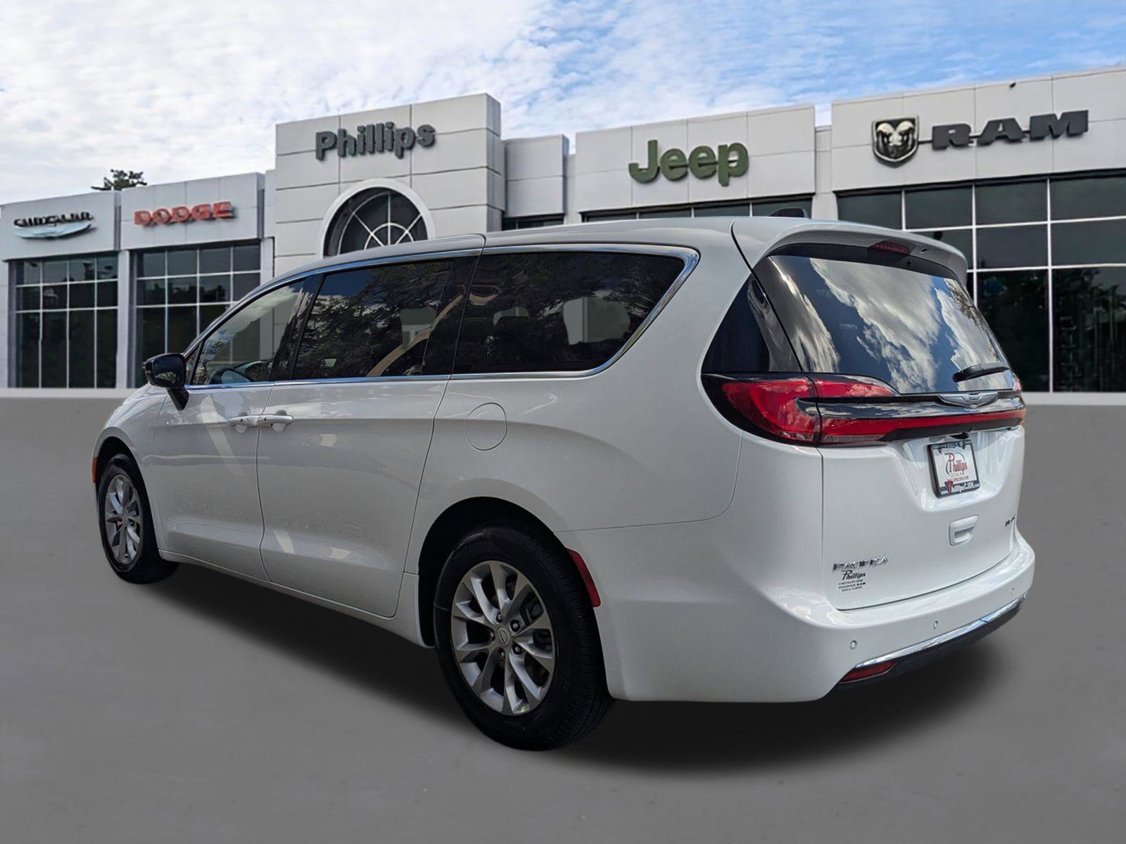 New 2026 Chrysler Pacifica Limited image 5