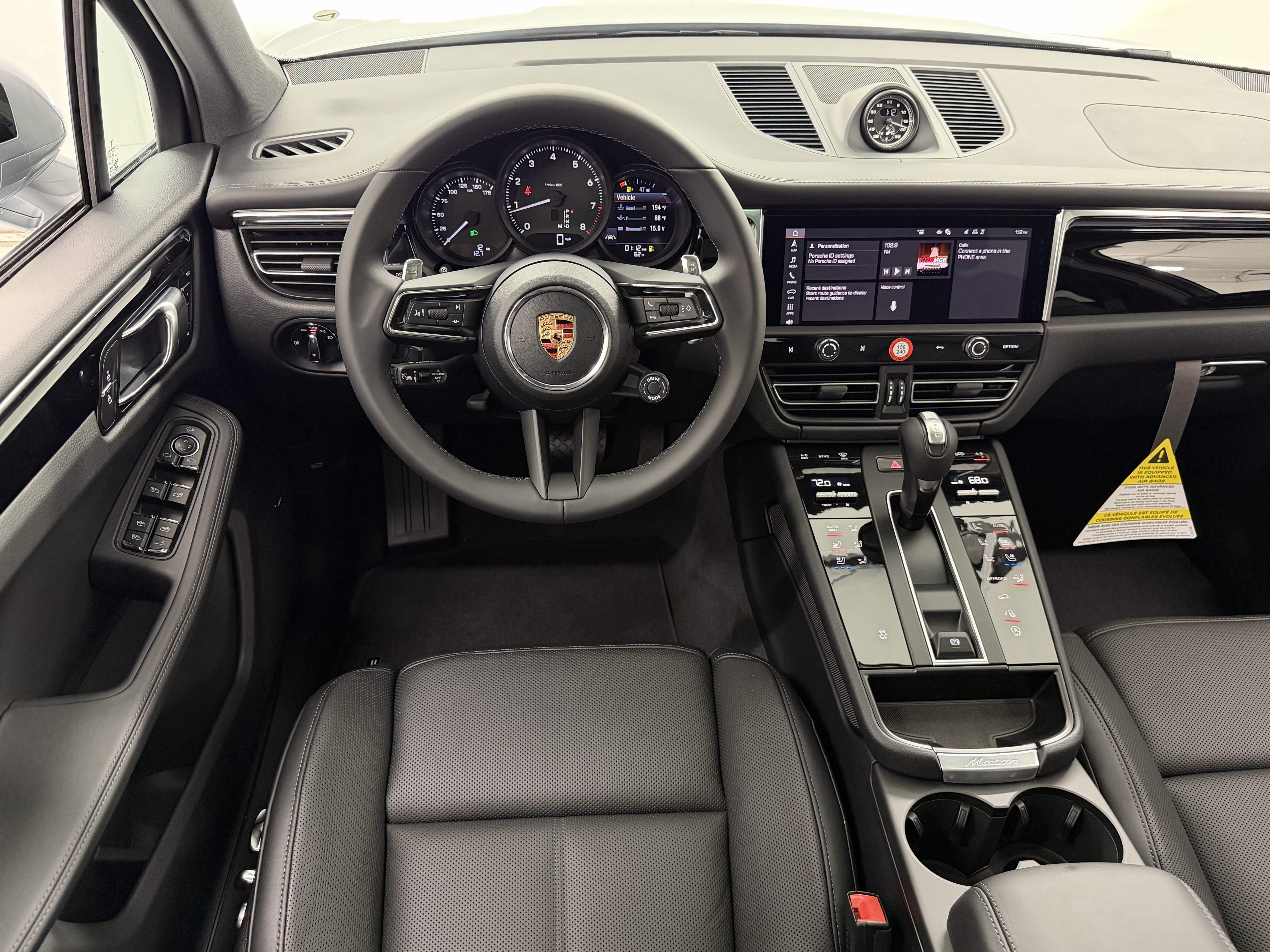 Certified 2026 Porsche Macan AWD/4WD image 25