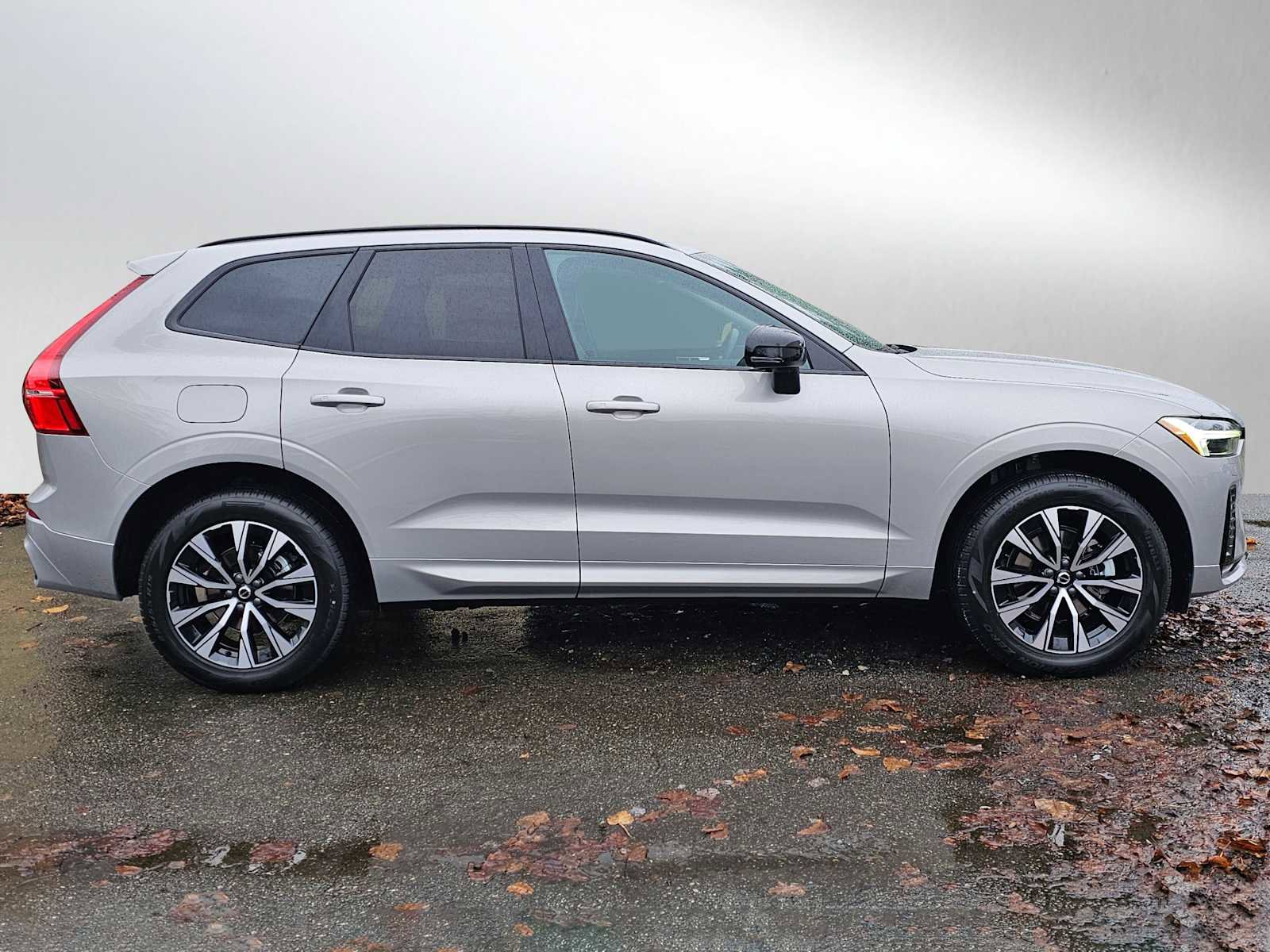 Certified 2025 Volvo XC60 B5 Core w/ Protection Package Premier image 39