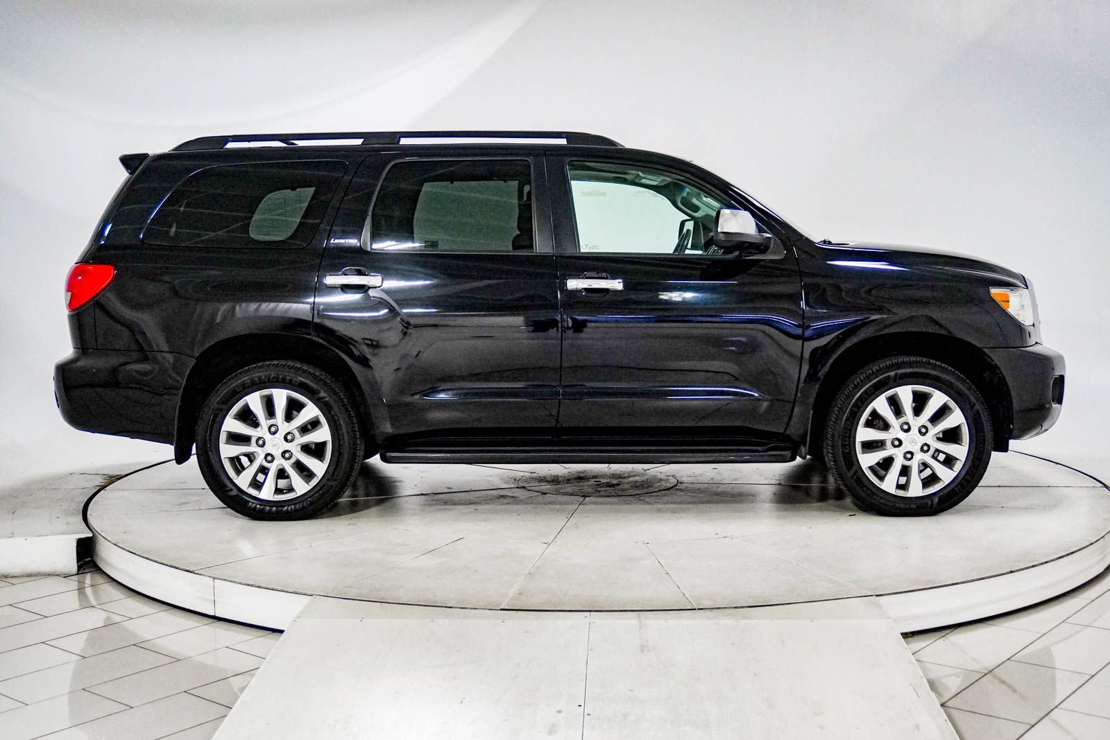 Used 2014 Toyota Sequoia Limited AWD/4WD image 13