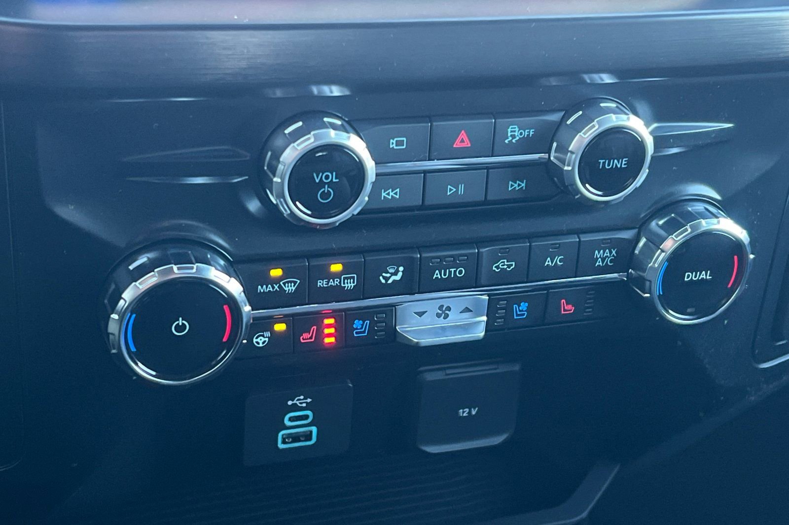 New 2026 Ford F350 Lariat w/ Black Appearance Package image 18