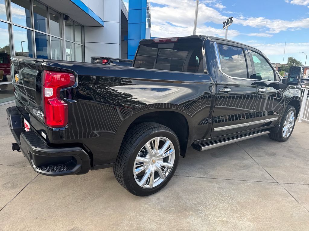 Used 2025 Chevrolet Silverado 1500 High Country w/ High Country Premium Package AWD/4WD image 5