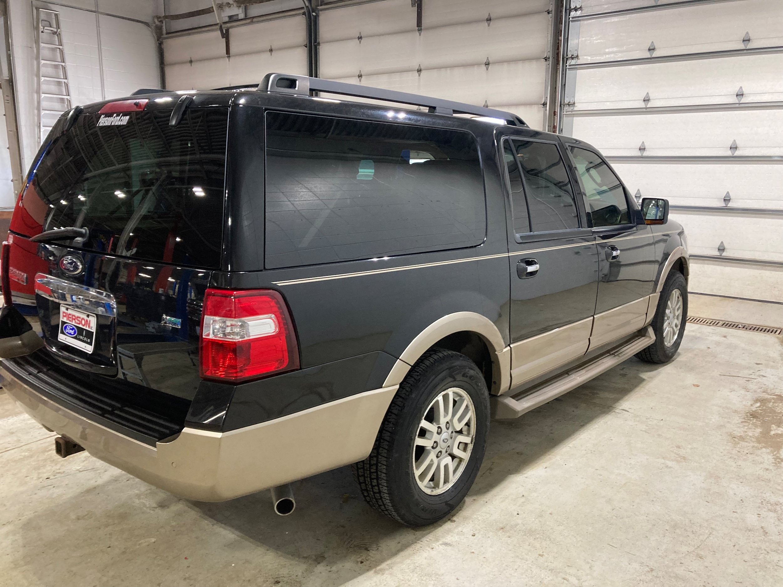 Used 2014 Ford Expedition EL XLT w/ Equipment Group 202A AWD/4WD image 16