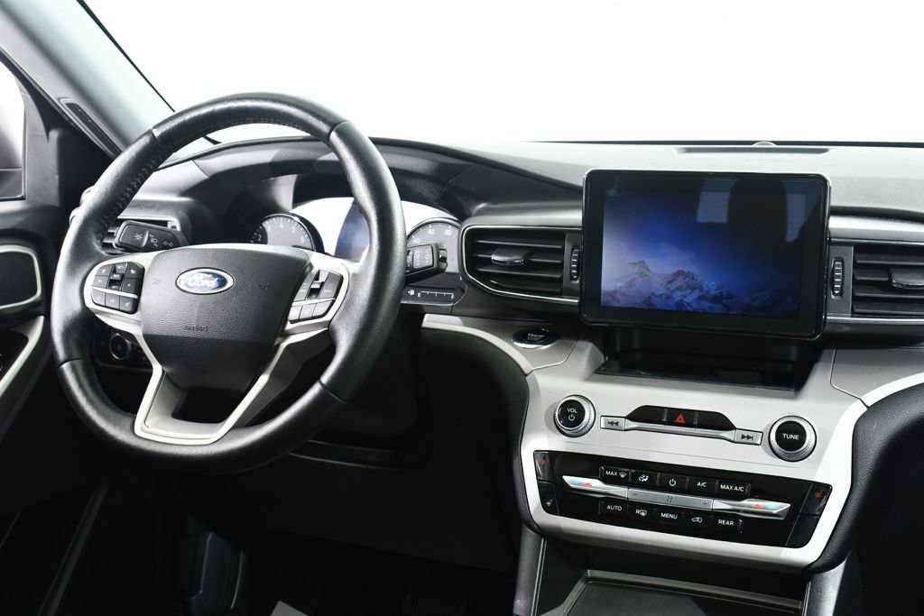 Used 2023 Ford Explorer XLT w/ Equipment Group 202A AWD/4WD image 8