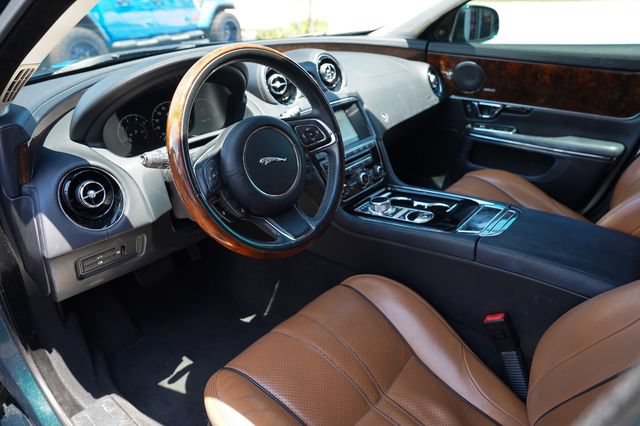 Used 2016 Jaguar XJ R-Sport RWD image 6