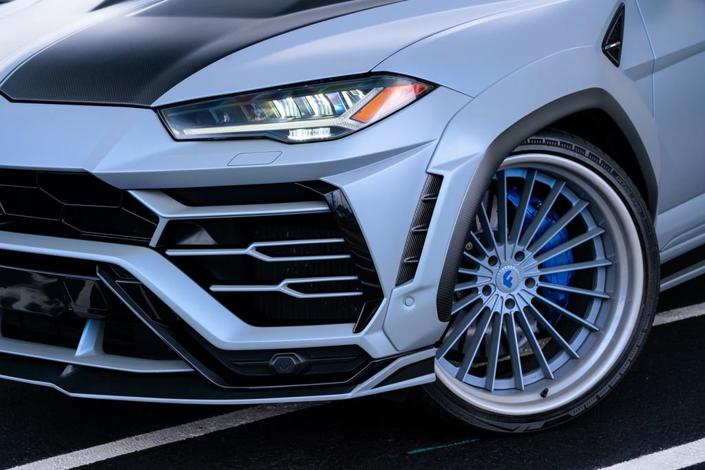 Used 2022 Lamborghini Urus AWD/4WD image 3
