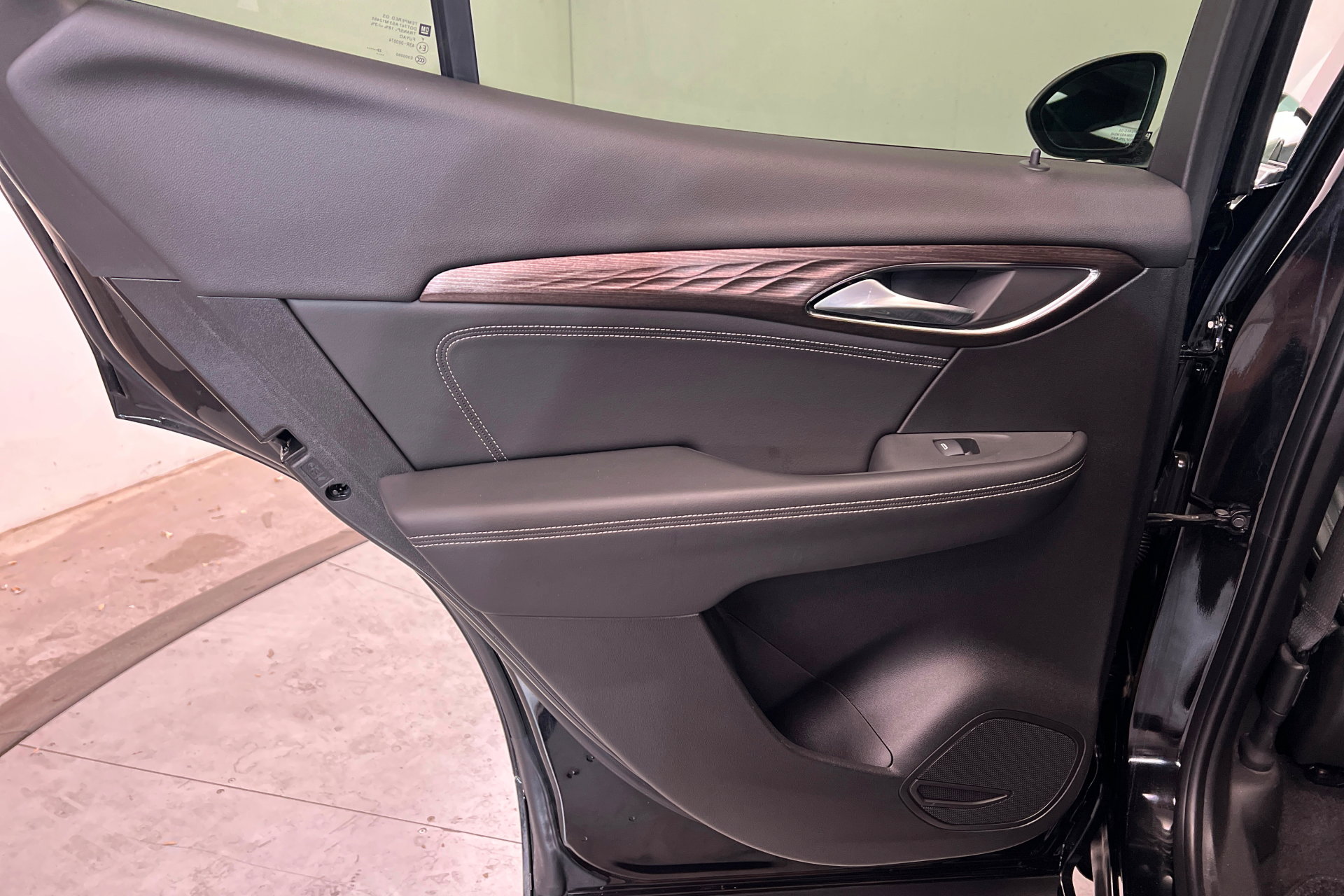 Used 2023 Buick Envision Avenir image 19