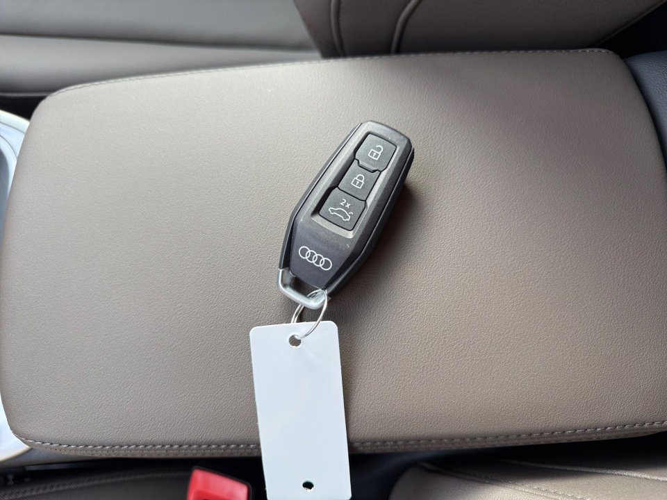 Certified 2025 Audi Q5 Premium w/ Convenience Package image 34