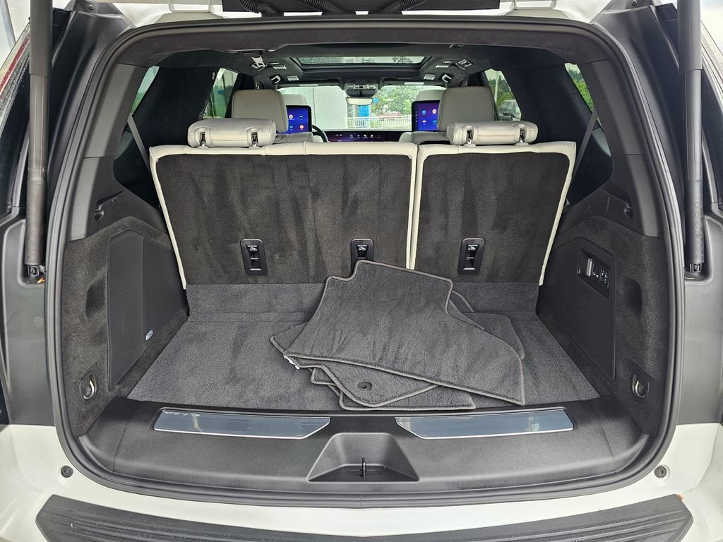 Certified 2025 Cadillac Escalade Sport Platinum AWD/4WD image 14