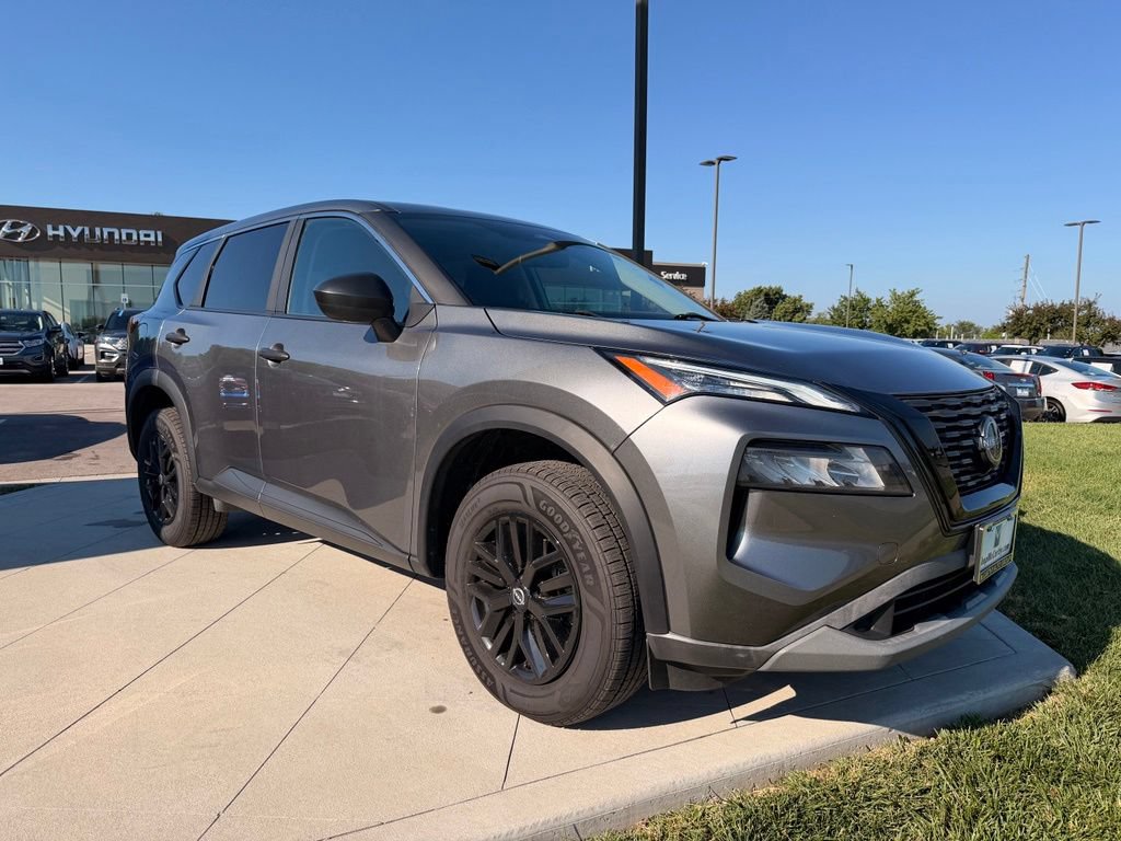 Used 2023 Nissan Rogue S AWD/4WD image 7
