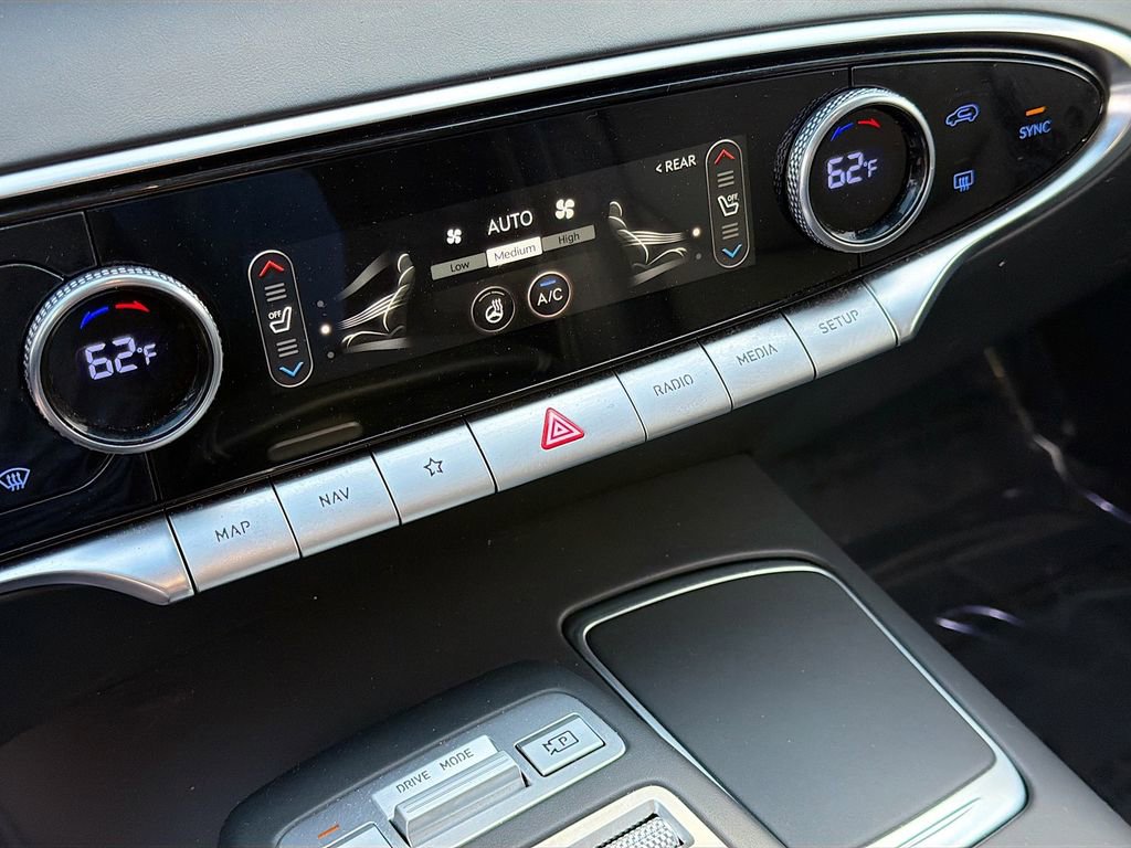 Used 2023 Genesis GV70 2.5T Select w/ Select Package image 33