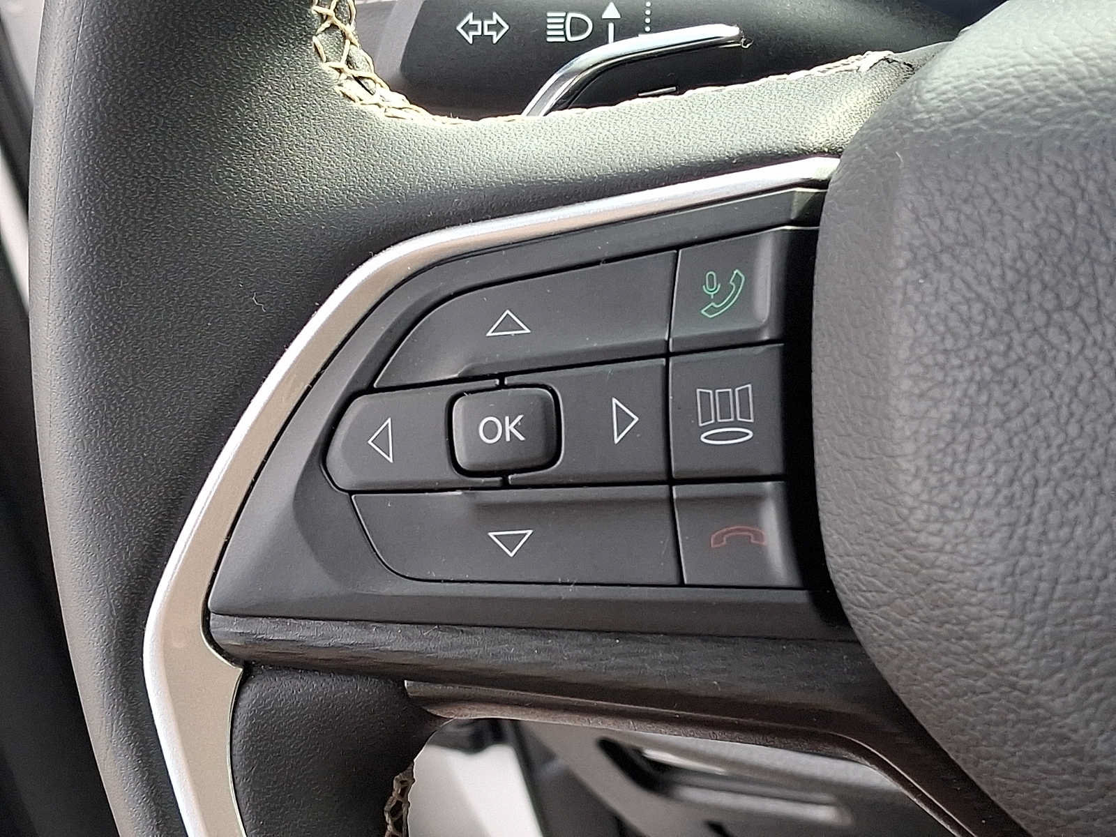Used 2024 Jeep Grand Cherokee Altitude AWD/4WD image 20