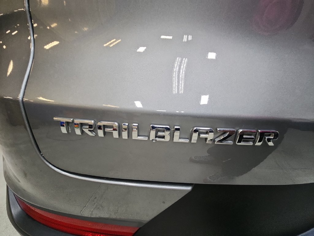 Used 2023 Chevrolet TrailBlazer LT FWD image 39