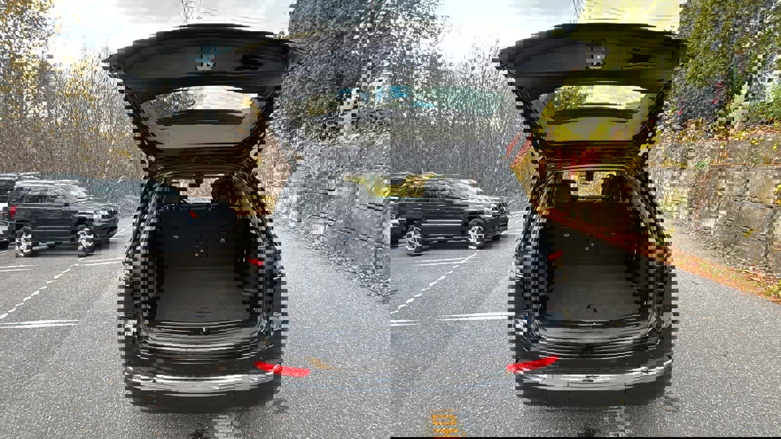 Used 2023 Jeep Grand Cherokee 4WD 4xe image 32