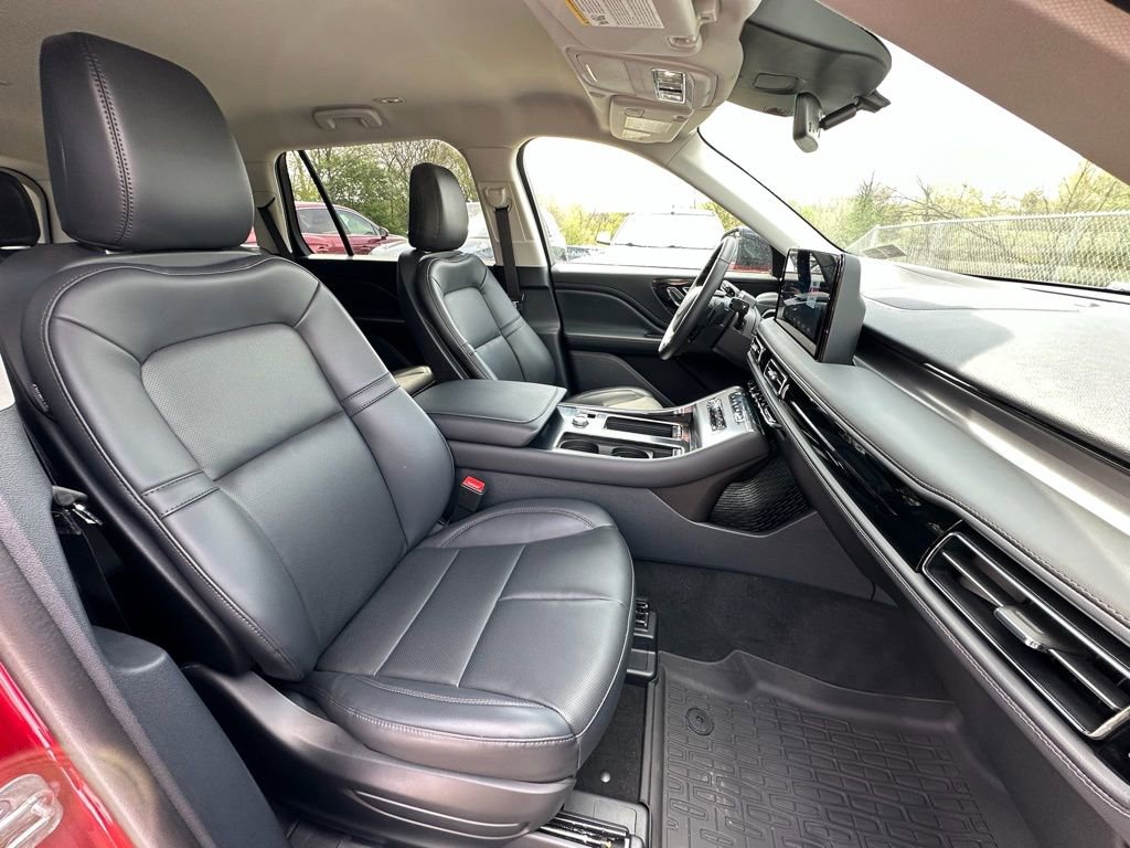 New 2026 Lincoln Aviator AWD w/ Jet Appearance Package image 23